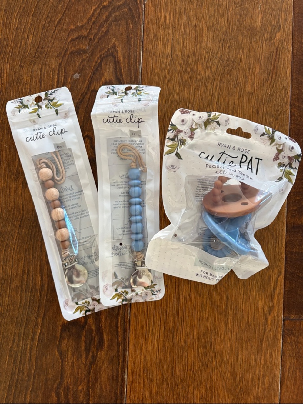 Ryan & Rose - Blue and Natural Cutie Clip & Cutie Pat Pacifier Set